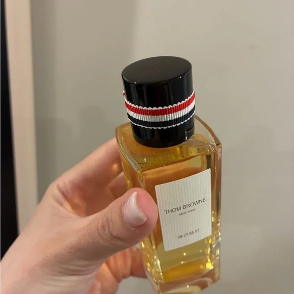 Thom Browne Eau de Parfum Vetyver and Rose 2.5fl Oz - Picture 4 of 4